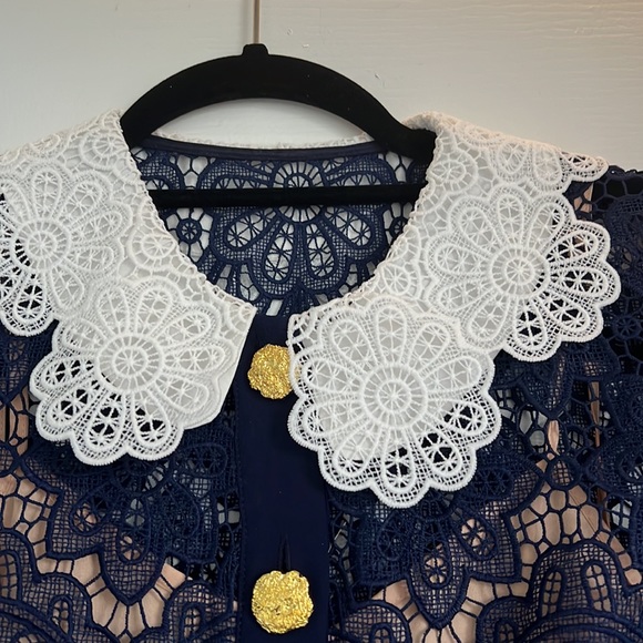 Lace dress - Picture 2 of 5